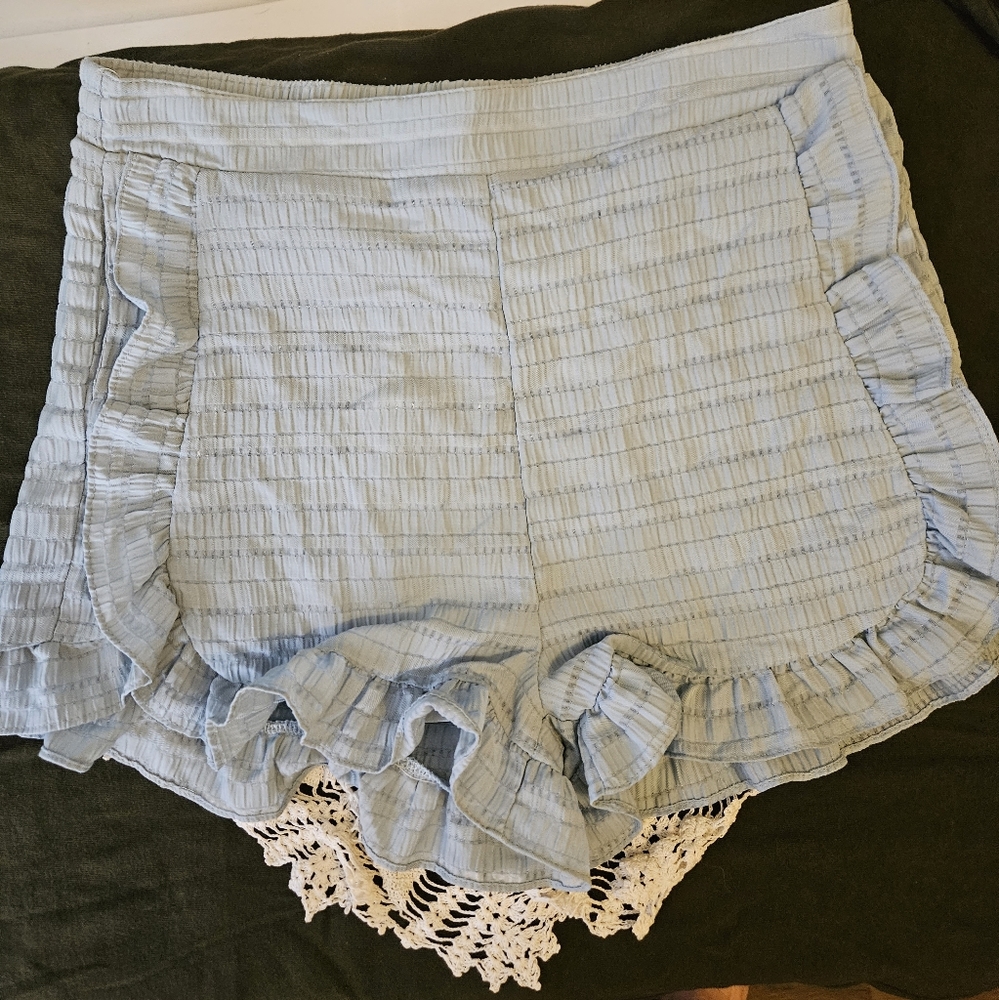 NwT Very j Ruffled Shorts Size L